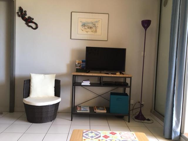 Charmant Studio Saint-Gilles-les Bains Exteriör bild